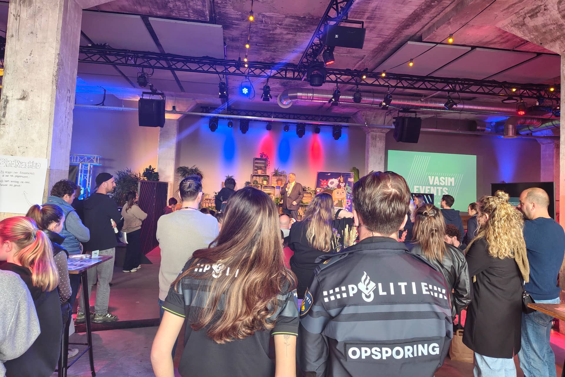 Bezoekers op het Echt Niet Vandaag evenement in De Vasim Nijmegen